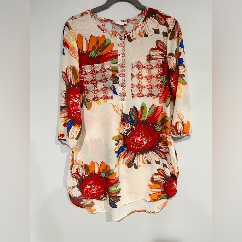 Westport 1962 women’s top size M in a gorgeous floral print!